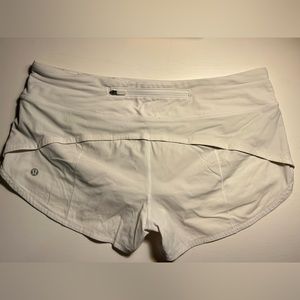 White, Lululemon Low Rise Speed up Short 2.5 in. Size 8.